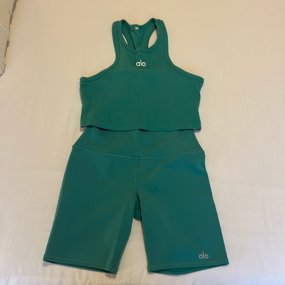 Alo Yoga Set - Aspire Tank size M and Biker Shorts size S